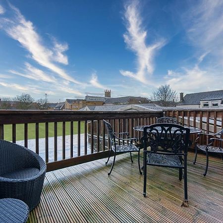 Ashcroft Loft By Timeless Stays - Stunning 3 Bedroom, 2 Bathrooms, Charming Central Apartment Featuring A Balcony Cirencester Bagian luar foto