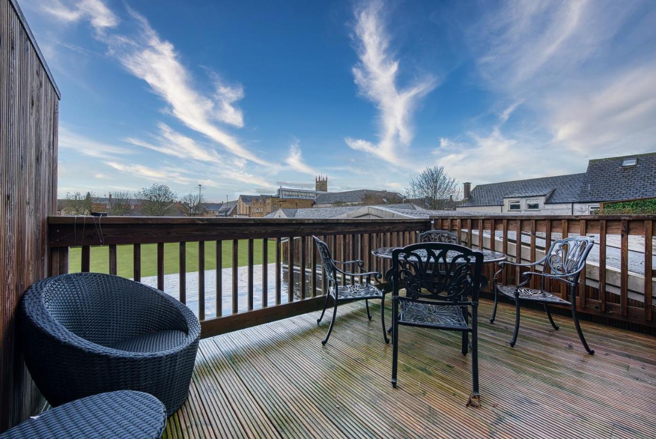Ashcroft Loft By Timeless Stays - Stunning 3 Bedroom, 2 Bathrooms, Charming Central Apartment Featuring A Balcony Cirencester Bagian luar foto