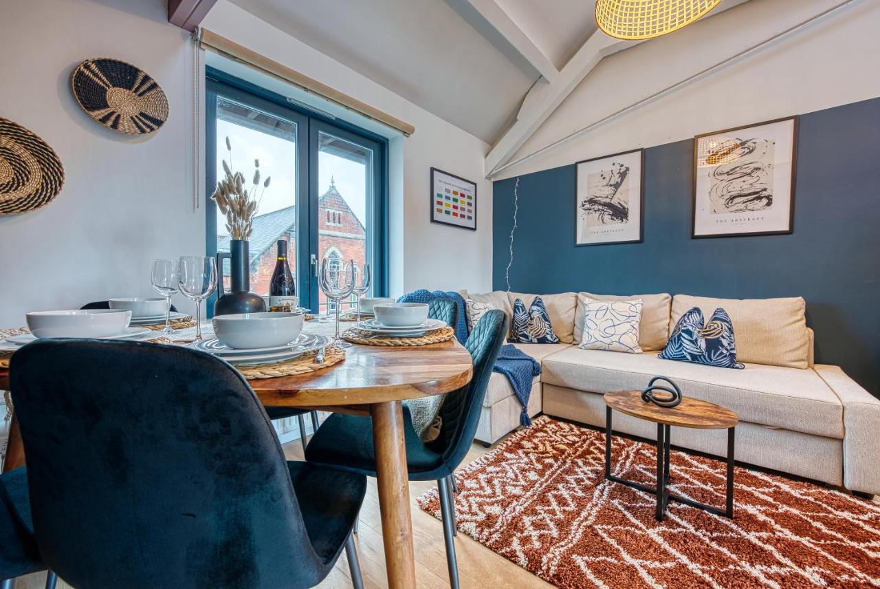 Ashcroft Loft By Timeless Stays - Stunning 3 Bedroom, 2 Bathrooms, Charming Central Apartment Featuring A Balcony Cirencester Bagian luar foto