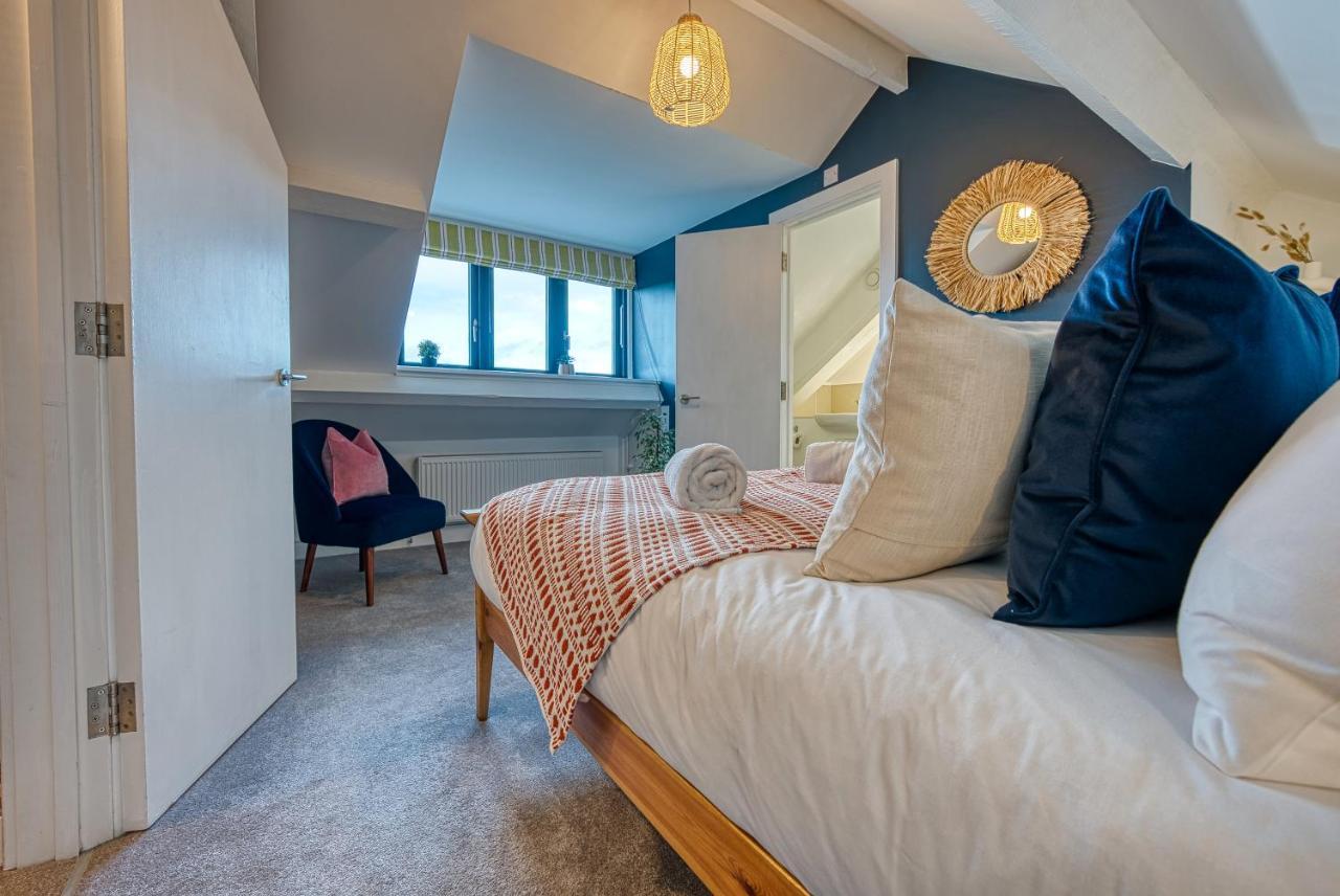 Ashcroft Loft By Timeless Stays - Stunning 3 Bedroom, 2 Bathrooms, Charming Central Apartment Featuring A Balcony Cirencester Bagian luar foto