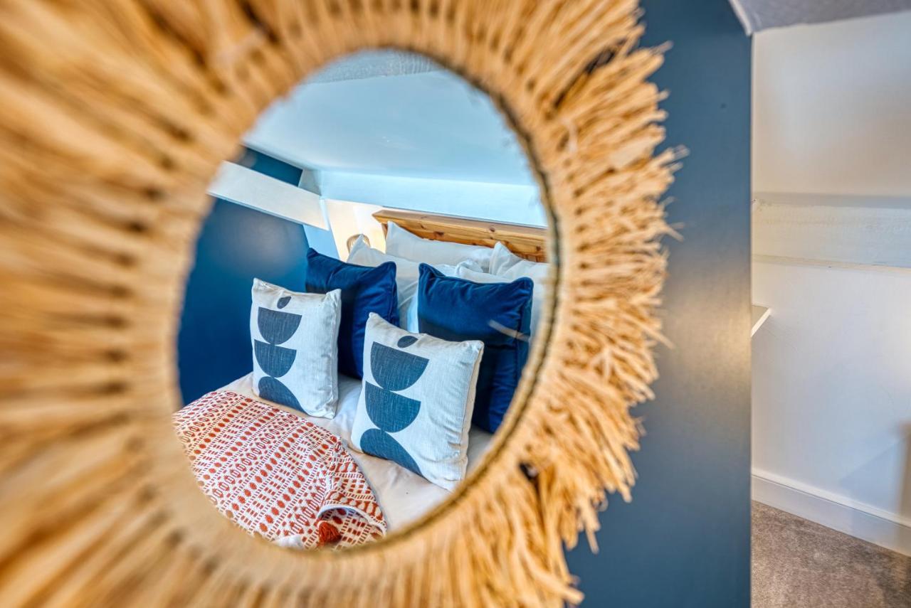 Ashcroft Loft By Timeless Stays - Stunning 3 Bedroom, 2 Bathrooms, Charming Central Apartment Featuring A Balcony Cirencester Bagian luar foto