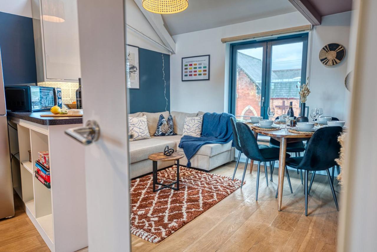 Ashcroft Loft By Timeless Stays - Stunning 3 Bedroom, 2 Bathrooms, Charming Central Apartment Featuring A Balcony Cirencester Bagian luar foto