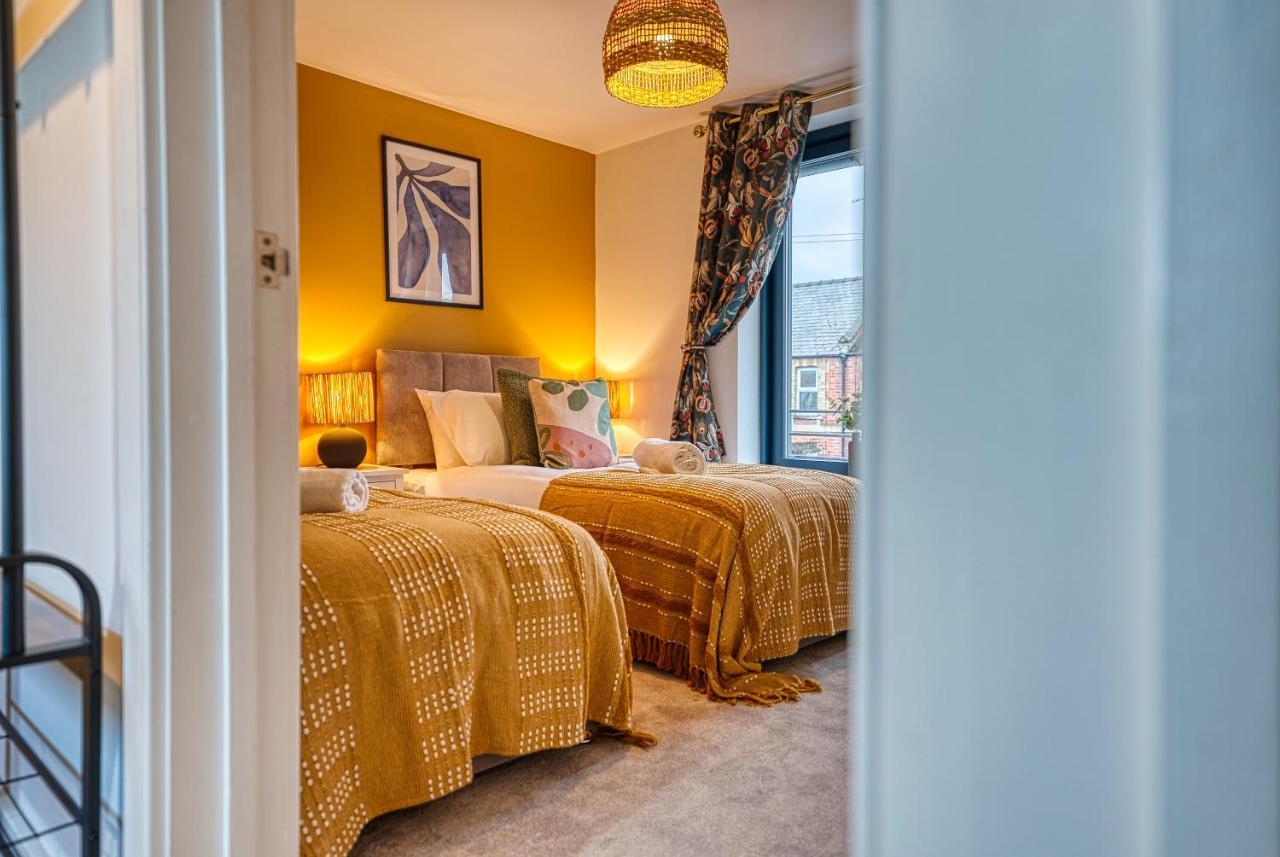 Ashcroft Loft By Timeless Stays - Stunning 3 Bedroom, 2 Bathrooms, Charming Central Apartment Featuring A Balcony Cirencester Bagian luar foto