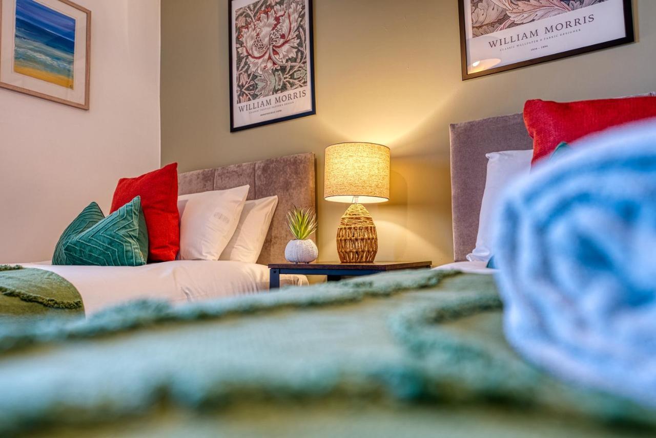 Ashcroft Loft By Timeless Stays - Stunning 3 Bedroom, 2 Bathrooms, Charming Central Apartment Featuring A Balcony Cirencester Bagian luar foto