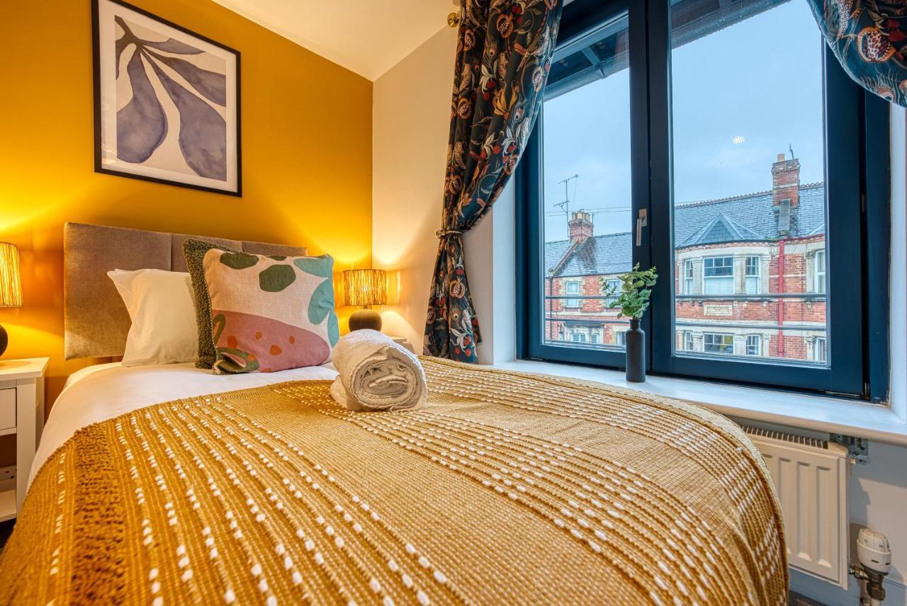 Ashcroft Loft By Timeless Stays - Stunning 3 Bedroom, 2 Bathrooms, Charming Central Apartment Featuring A Balcony Cirencester Bagian luar foto