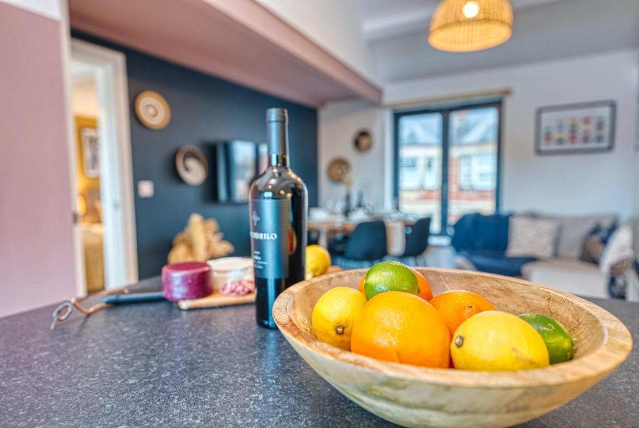 Ashcroft Loft By Timeless Stays - Stunning 3 Bedroom, 2 Bathrooms, Charming Central Apartment Featuring A Balcony Cirencester Bagian luar foto