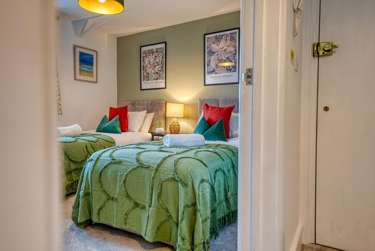 Ashcroft Loft By Timeless Stays - Stunning 3 Bedroom, 2 Bathrooms, Charming Central Apartment Featuring A Balcony Cirencester Bagian luar foto